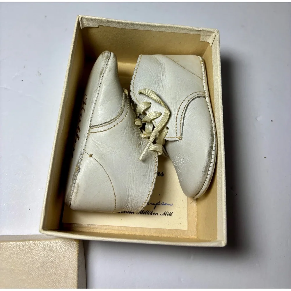 Vintage 1962 Baby Girl White Leather Heart Walking Name Shoes Booties Kathy